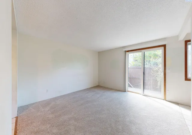 Photo 3 of Sale Pending at 420 S Quincy St, Kennewick, WA 99336 | MLS# PAC296689 | Listing updated on 2026-10-21