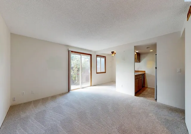 Photo 3 of Sale Pending at 420 S Quincy St, Kennewick, WA 99336 | MLS# PAC296689 | Listing updated on 2026-10-21