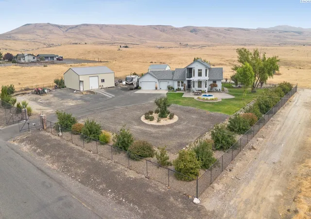 Photo 2 of Single family home for sale at 511 Saint Hilaire Rd, Yakima, WA 98901 | MLS# PAC296690 | Listing updated on 2026-10-22