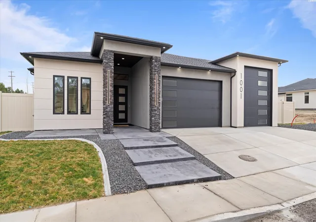 Photo 1 of Single family home for sale at 1001 S Florida Pl, Kennewick, WA 99338 | MLS# PAC296693 | Listing updated on 2026-10-16