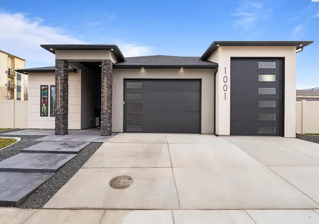Photo 2 of Single family home for sale at 1001 S Florida Pl, Kennewick, WA 99338 | MLS# PAC296693 | Listing updated on 2026-10-16