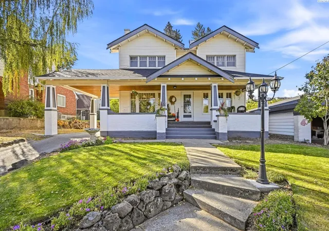 Single family home for sale at 910 S Lake St, Colfax, WA 99111 | MLS# PAC296707