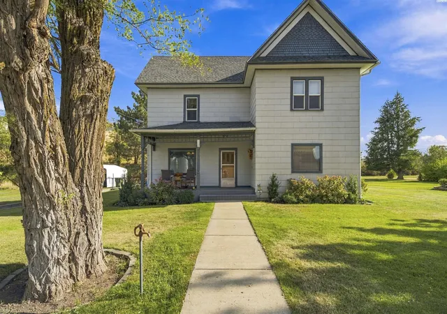 Photo 1 of Single family home for sale at 318 C St, Endicott, WA 99125 | MLS# PAC296714 | Listing updated on 2026-10-20