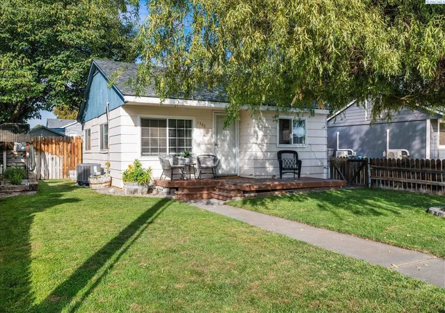 Photo 3 of Sale Pending at 1325 Sanford Ave, Richland, WA 99354 | MLS# PAC296717 | Listing updated on 2026-10-21