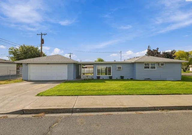 Photo 1 of Single family home for sale at 1939 N 18th Avenue, Pasco, WA 99301 | MLS# PAC296732 | Listing updated on 2026-10-14