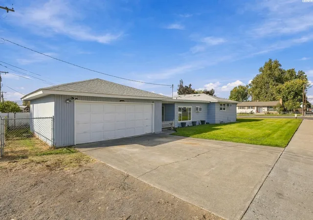 Photo 3 of Single family home for sale at 1939 N 18th Avenue, Pasco, WA 99301 | MLS# PAC296732 | Listing updated on 2026-10-14