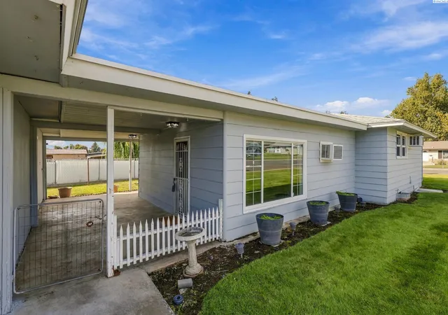 Photo 4 of Single family home for sale at 1939 N 18th Avenue, Pasco, WA 99301 | MLS# PAC296732 | Listing updated on 2026-10-14