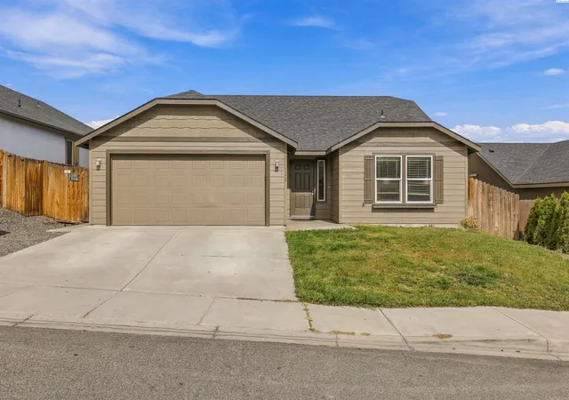 Photo 1 of Single family home for sale at 9358 W 8th Place, Kennewick, WA 99336 | MLS# PAC296742 | Listing updated on 2026-10-27