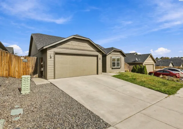 Photo 2 of Single family home for sale at 9358 W 8th Place, Kennewick, WA 99336 | MLS# PAC296742 | Listing updated on 2026-10-27