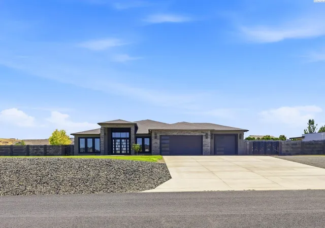 Photo 1 of Single family home for sale at 104829 Addison Ave, Kennewick, WA 99338 | MLS# PAC296750 | Listing updated on 2026-10-14