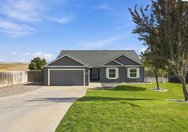 Photo 2 of Single family home for sale at 4807 Bragueta Ct, Pasco, WA 99301 | MLS# PAC296751 | Listing updated on 2026-10-16