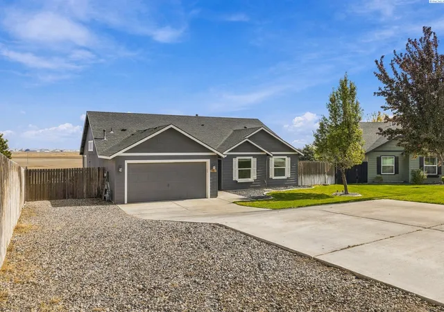 Photo 3 of Single family home for sale at 4807 Bragueta Ct, Pasco, WA 99301 | MLS# PAC296751 | Listing updated on 2026-10-16