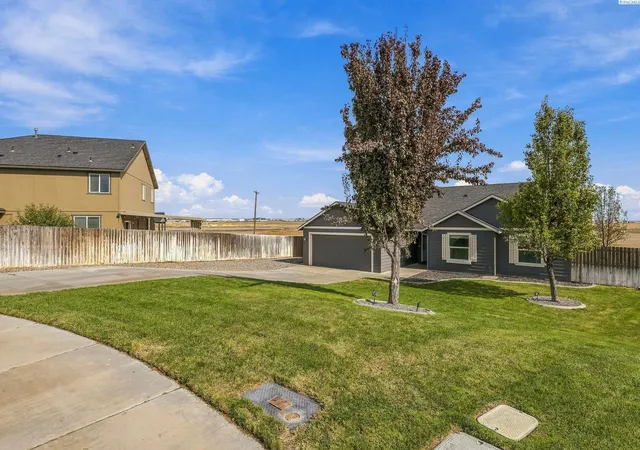 Photo 3 of Single family home for sale at 4807 Bragueta Ct, Pasco, WA 99301 | MLS# PAC296751 | Listing updated on 2026-10-16