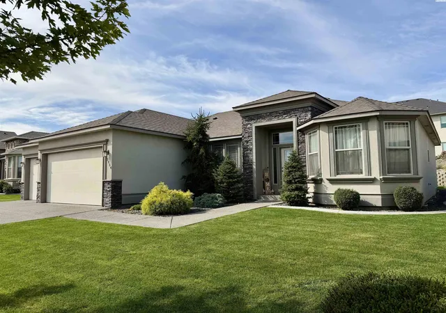 Photo 1 of Single family home for sale at 2954 S Harrison St, Kennewick, WA 99338 | MLS# PAC296754 | Listing updated on 2026-10-17