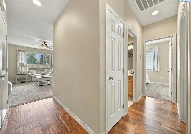 Photo 4 of Sale Pending at 1527 S Jefferson St, Kennewick, WA 99338 | MLS# PAC296761 | Listing updated on 2026-10-21