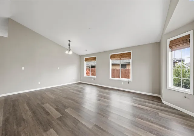 Photo 3 of Single family home for sale at 6704 Comiskey Dr, Pasco, WA 99301 | MLS# PAC296768 | Listing updated on 2026-10-22