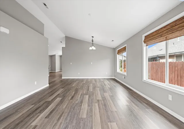 Photo 4 of Single family home for sale at 6704 Comiskey Dr, Pasco, WA 99301 | MLS# PAC296768 | Listing updated on 2026-10-22