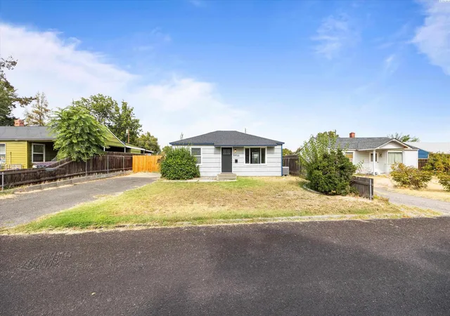Photo 3 of Single family home for sale at 2314 W 4th Place, Kennewick, WA 99336 | MLS# PAC296772 | Listing updated on 2026-10-23