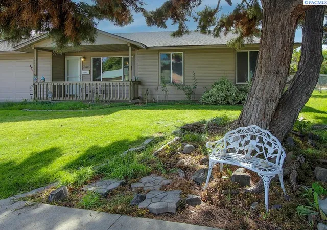 Photo 2 of Single family home for sale at 2509 W Grand Ronde Pl, Kennewick, WA 99336 | MLS# PAC296778 | Listing updated on 2026-10-22