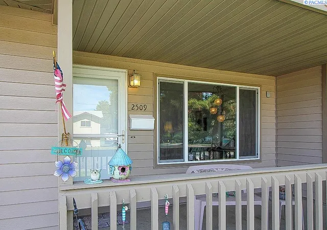 Photo 3 of Single family home for sale at 2509 W Grand Ronde Pl, Kennewick, WA 99336 | MLS# PAC296778 | Listing updated on 2026-10-22