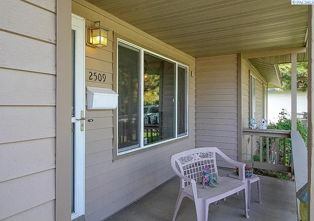 Photo 3 of Single family home for sale at 2509 W Grand Ronde Pl, Kennewick, WA 99336 | MLS# PAC296778 | Listing updated on 2026-10-22