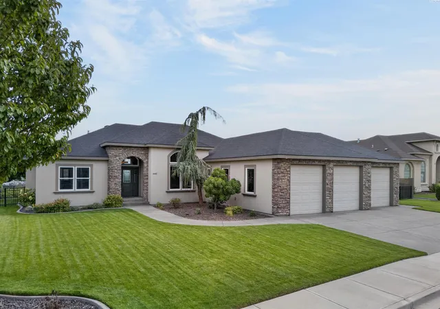 Photo 1 of Single family home for sale at 1642 Sicily Ln, Richland, WA 99352 | MLS# PAC296788 | Listing updated on 2026-10-17