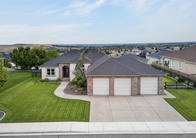 Photo 2 of Single family home for sale at 1642 Sicily Ln, Richland, WA 99352 | MLS# PAC296788 | Listing updated on 2026-10-17