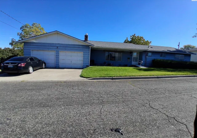 Photo 2 of Single family home for sale at 728 Ford St, Prosser, WA 99350 | MLS# PAC296796 | Listing updated on 2026-10-17