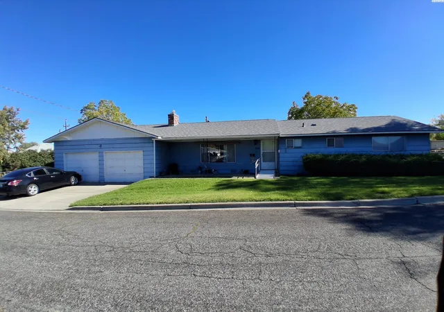 Photo 3 of Single family home for sale at 728 Ford St, Prosser, WA 99350 | MLS# PAC296796 | Listing updated on 2026-10-17