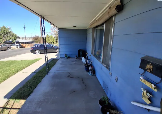 Photo 3 of Single family home for sale at 728 Ford St, Prosser, WA 99350 | MLS# PAC296796 | Listing updated on 2026-10-17
