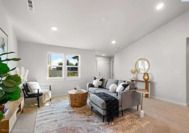 Photo 2 of Single family home for sale at 108 Blantons Lp, Grandview, WA 98930 | MLS# PAC296797 | Listing updated on 2026-10-22