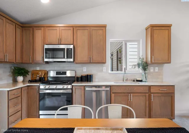 Photo 3 of Single family home for sale at 108 Blantons Lp, Grandview, WA 98930 | MLS# PAC296797 | Listing updated on 2026-10-22