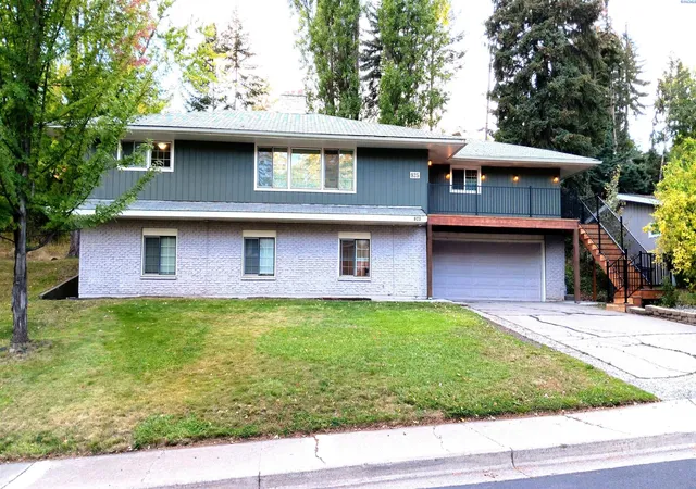 Multi family home for sale at 925 SW City View St, Pullman, WA 99163 | MLS# PAC296806