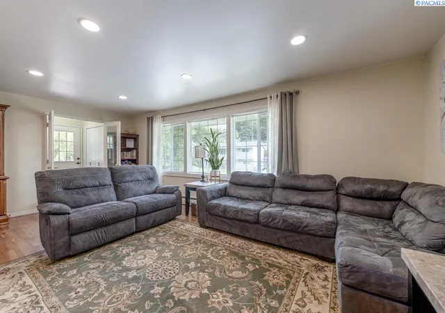 Photo 3 of Multi family home for sale at 925 Sw City View St, Pullman, WA 99163 | MLS# PAC296806 | Listing updated on 2026-10-18
