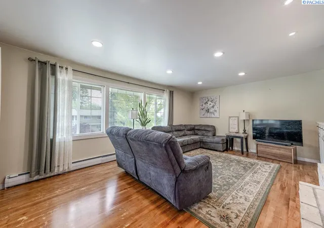 Photo 3 of House for sale at 925 SW City View St, Pullman, WA 99163 | MLS# PAC296806 | Listing updated on 2026-10-18