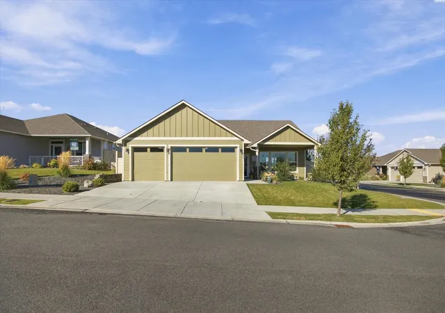 Photo 1 of Sale Pending at 3668 S Van Buren St, Kennewick, WA 99338 | MLS# PAC296821 | Listing updated on 2026-10-21