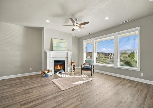 Photo 3 of Sale Pending at 3668 S Van Buren St, Kennewick, WA 99338 | MLS# PAC296821 | Listing updated on 2026-10-21