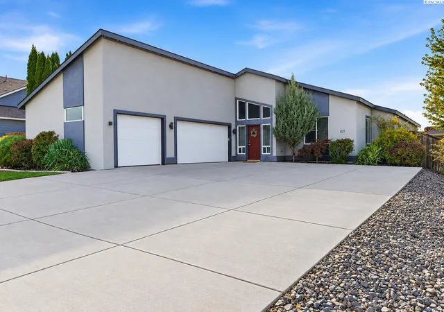 Single family home for sale at 621 Pinnacle Dr, West Richland, WA 99353 | MLS# PAC296843