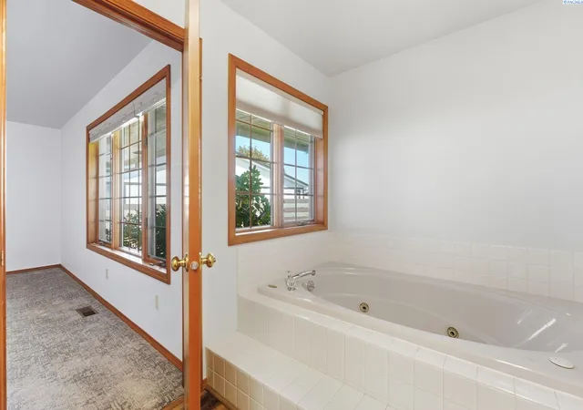 Photo 4 of Single family home for sale at 10101 W Argent Rd, Pasco, WA 99301 | MLS# PAC296850 | Listing updated on 2026-10-17