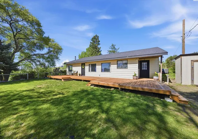 Photo 2 of Single family home for sale at 351 W Eltopia, Eltopia, WA 99330 | MLS# PAC296855 | Listing updated on 2026-10-14