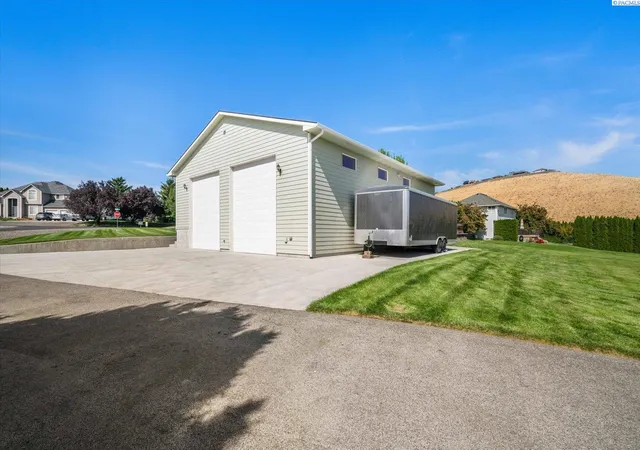 Photo 3 of Sale Pending at 225 Sarah Rd, Kennewick, WA 99338 | MLS# PAC296863 | Listing updated on 2026-10-21
