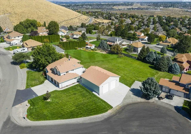 Photo 3 of Sale Pending at 225 Sarah Rd, Kennewick, WA 99338 | MLS# PAC296863 | Listing updated on 2026-10-21