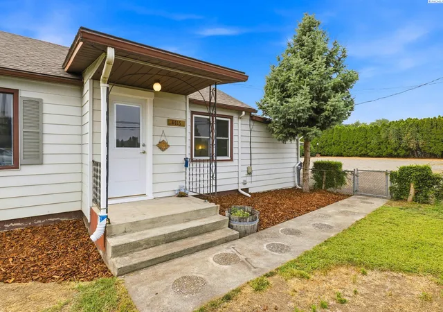 Photo 3 of Sale Pending at 4416 W Court St, Pasco, WA 99301 | MLS# PAC296880 | Listing updated on 2026-10-27