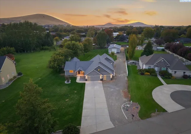 Single family home for sale at 4403 Mount Daniel Ct, West Richland, WA 99353 | MLS# PAC296885