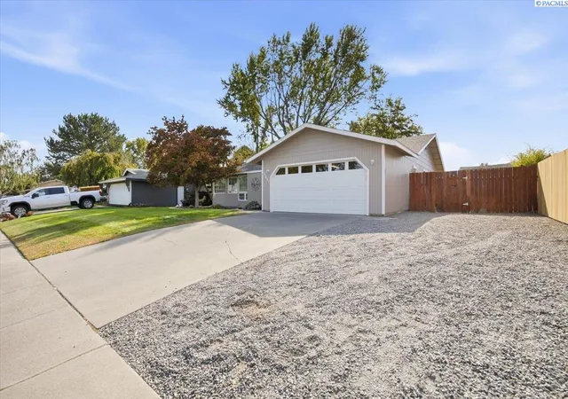 Photo 1 of Single family home for sale at 8607 W Entiat Ave, Kennewick, WA 99336 | MLS# PAC296891 | Listing updated on 2026-10-18