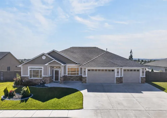 Photo 2 of Single family home for sale at 4502 Tamarisk Dr, Pasco, WA 99301 | MLS# PAC296893 | Listing updated on 2026-10-23