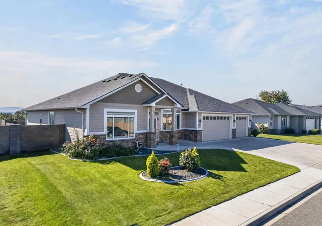Photo 2 of Single family home for sale at 4502 Tamarisk Dr, Pasco, WA 99301 | MLS# PAC296893 | Listing updated on 2026-10-23