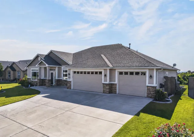 Photo 3 of Single family home for sale at 4502 Tamarisk Dr, Pasco, WA 99301 | MLS# PAC296893 | Listing updated on 2026-10-23