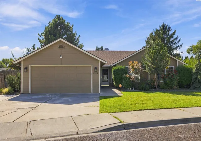 Photo 1 of Single family home for sale at 1905 W 24th Avenue, Kennewick, WA 99337 | MLS# PAC296897 | Listing updated on 2026-10-23