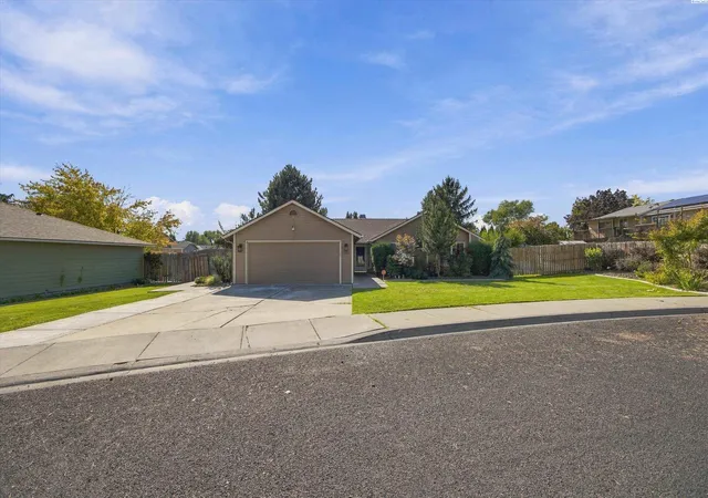 Photo 2 of Single family home for sale at 1905 W 24th Avenue, Kennewick, WA 99337 | MLS# PAC296897 | Listing updated on 2026-10-23